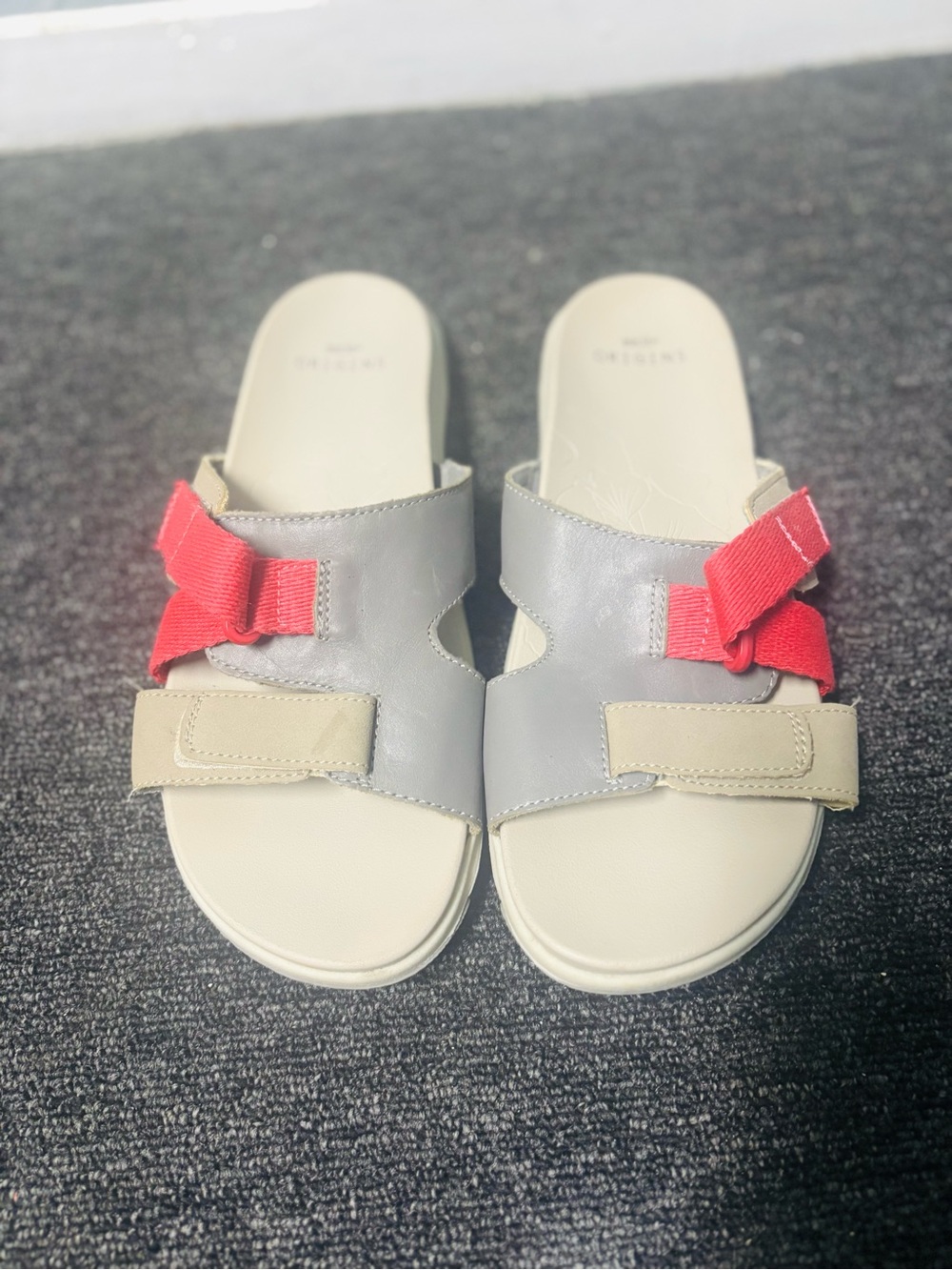 Women’s Casual Slide Sandals in Gray and Red 9w